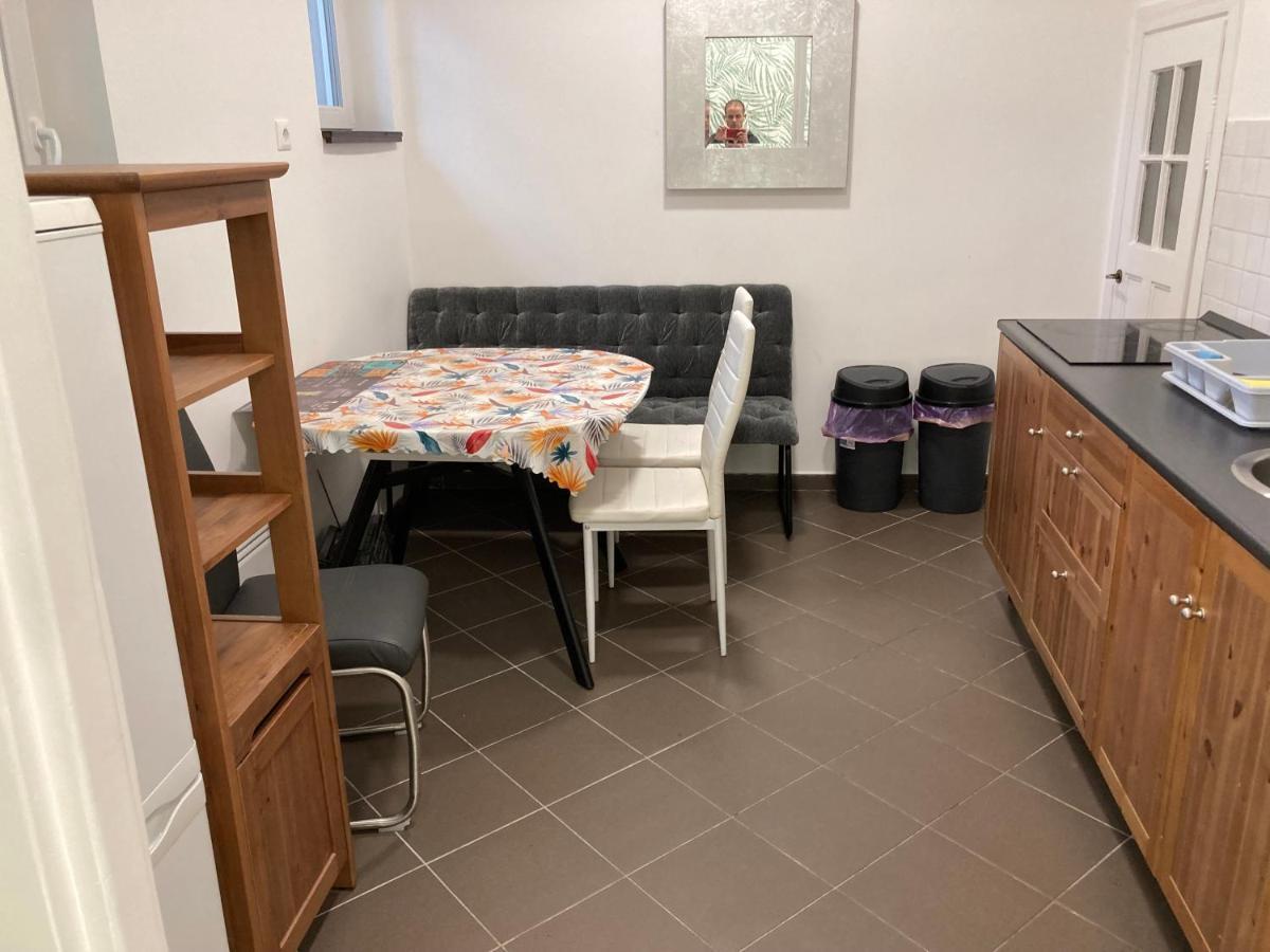 Apartment Roland Zuglo 2 *